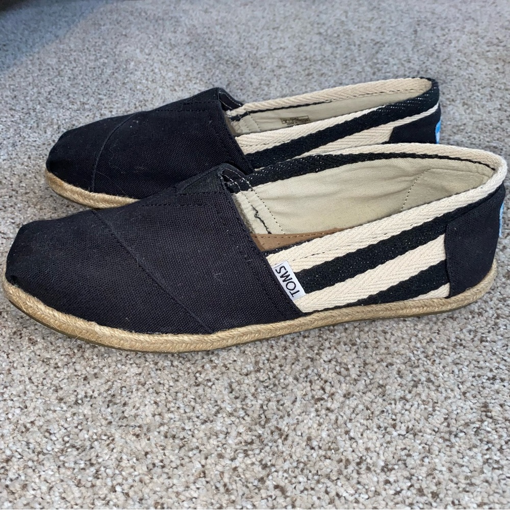 BRAND NEW toms